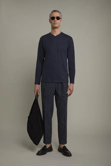 MenÃ¢â‚¬â„¢s v-neck t-shirt 100% flamed-effect cotton with long sleeves regular fit
