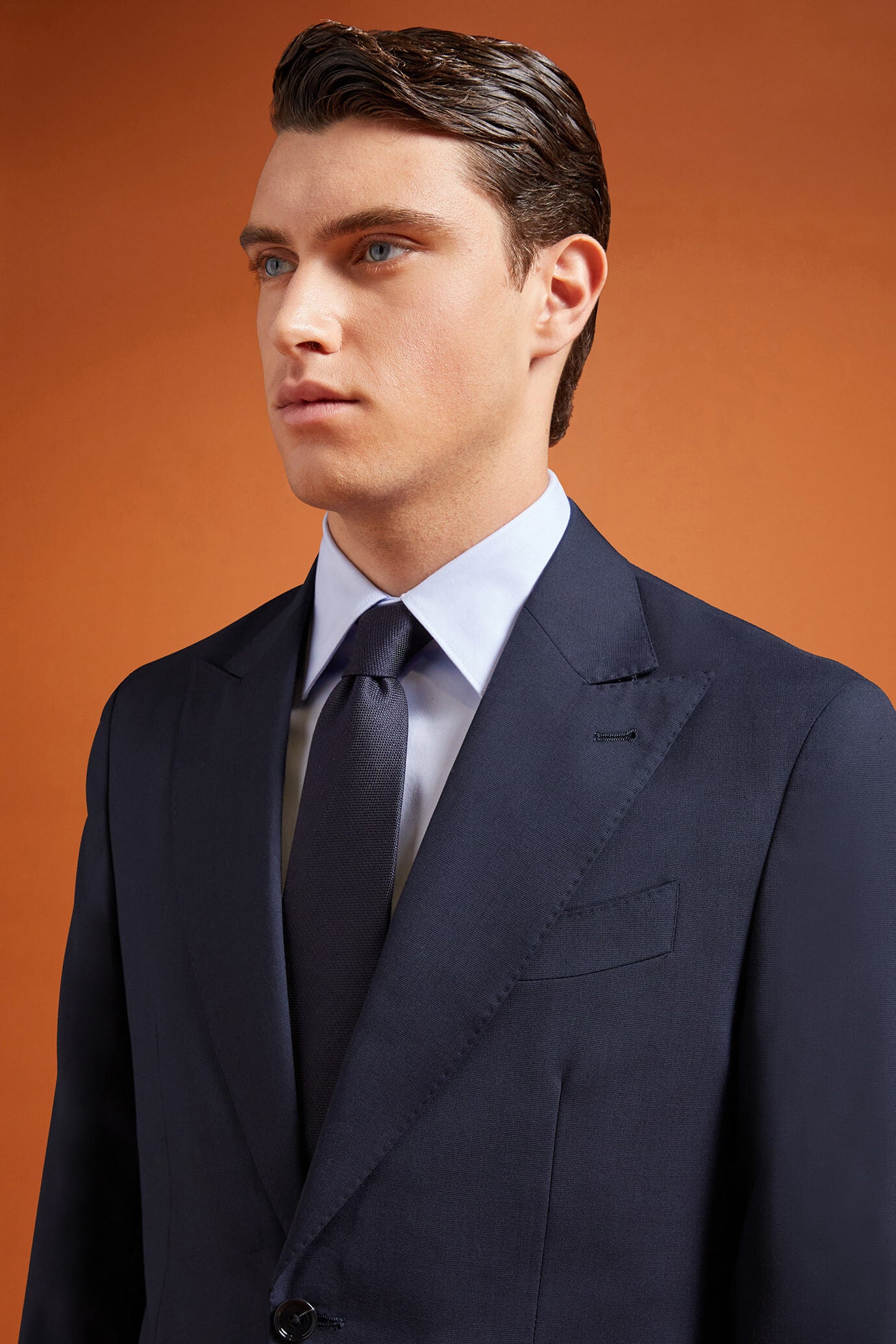 Men's regular fit single-breasted suit featuring a jacket with peak lapels in wool blend fabric