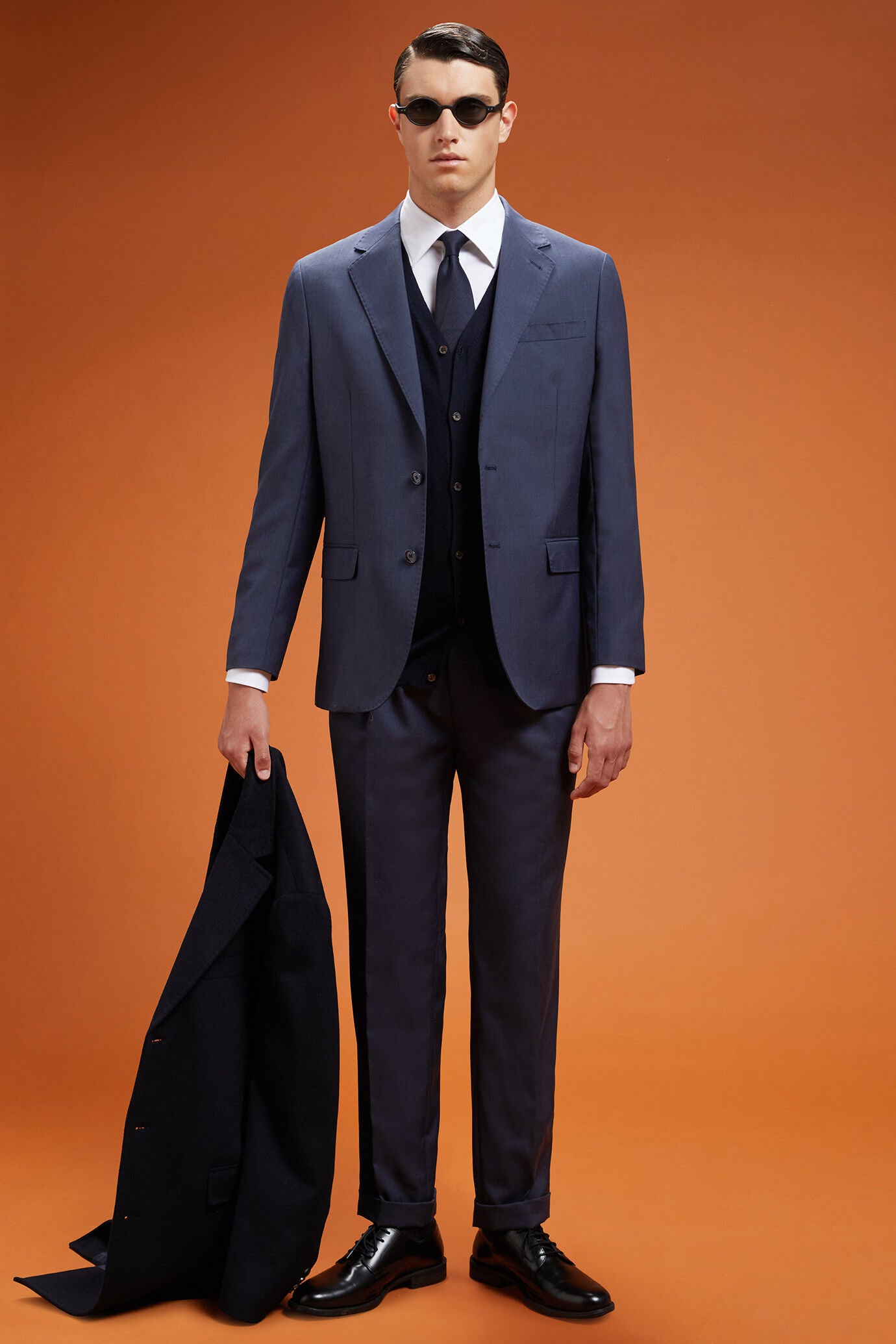 Men's regular fit single-breasted suit in a wool blend fabric