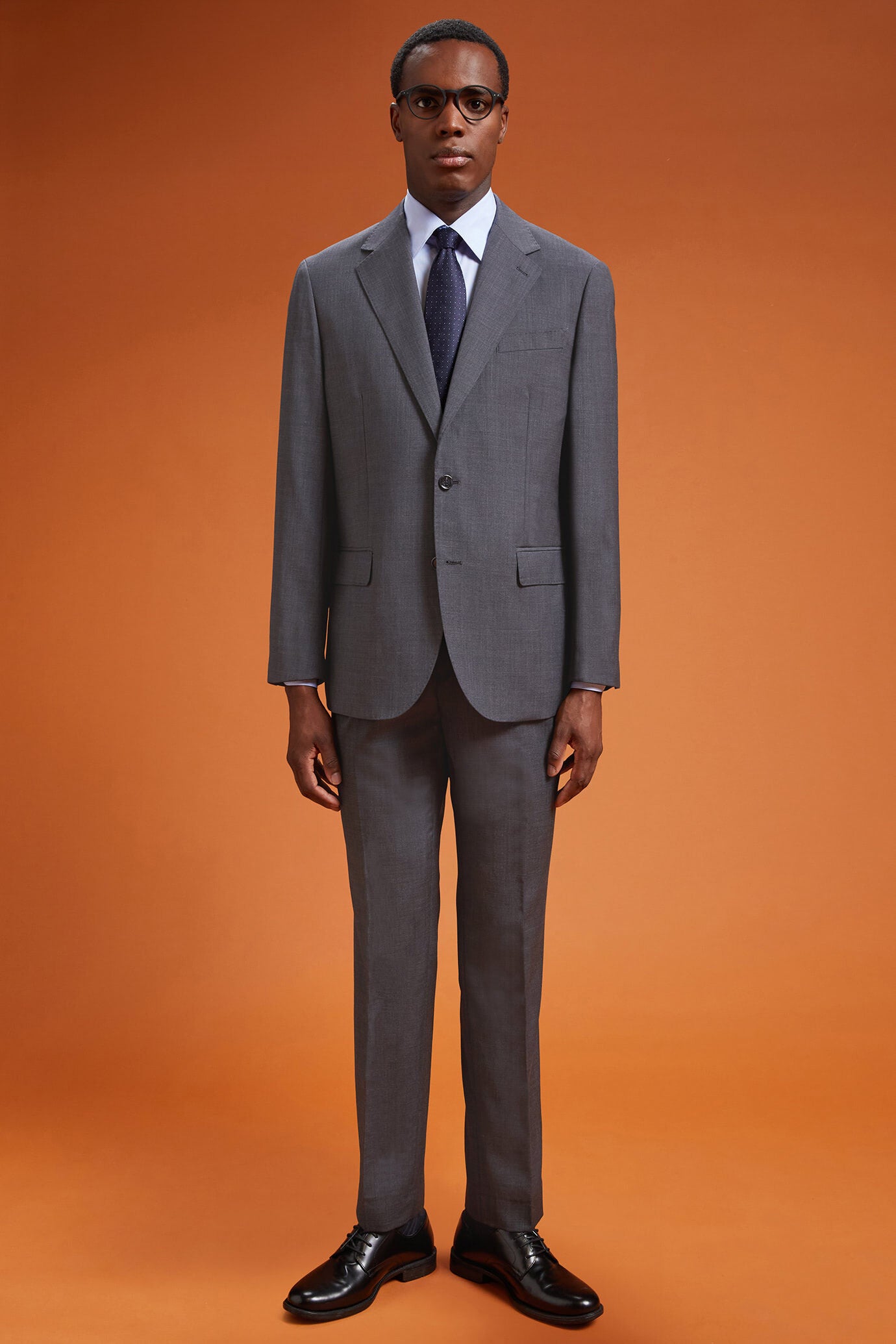 Men's regular fit single-breasted suit in a wool blend fabric