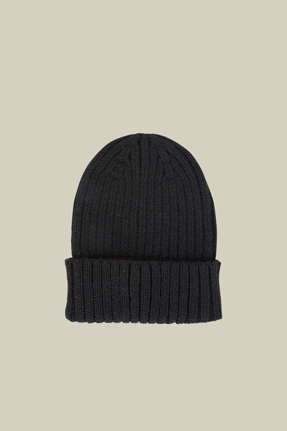 Men's ribbed knit hat in a wool blend