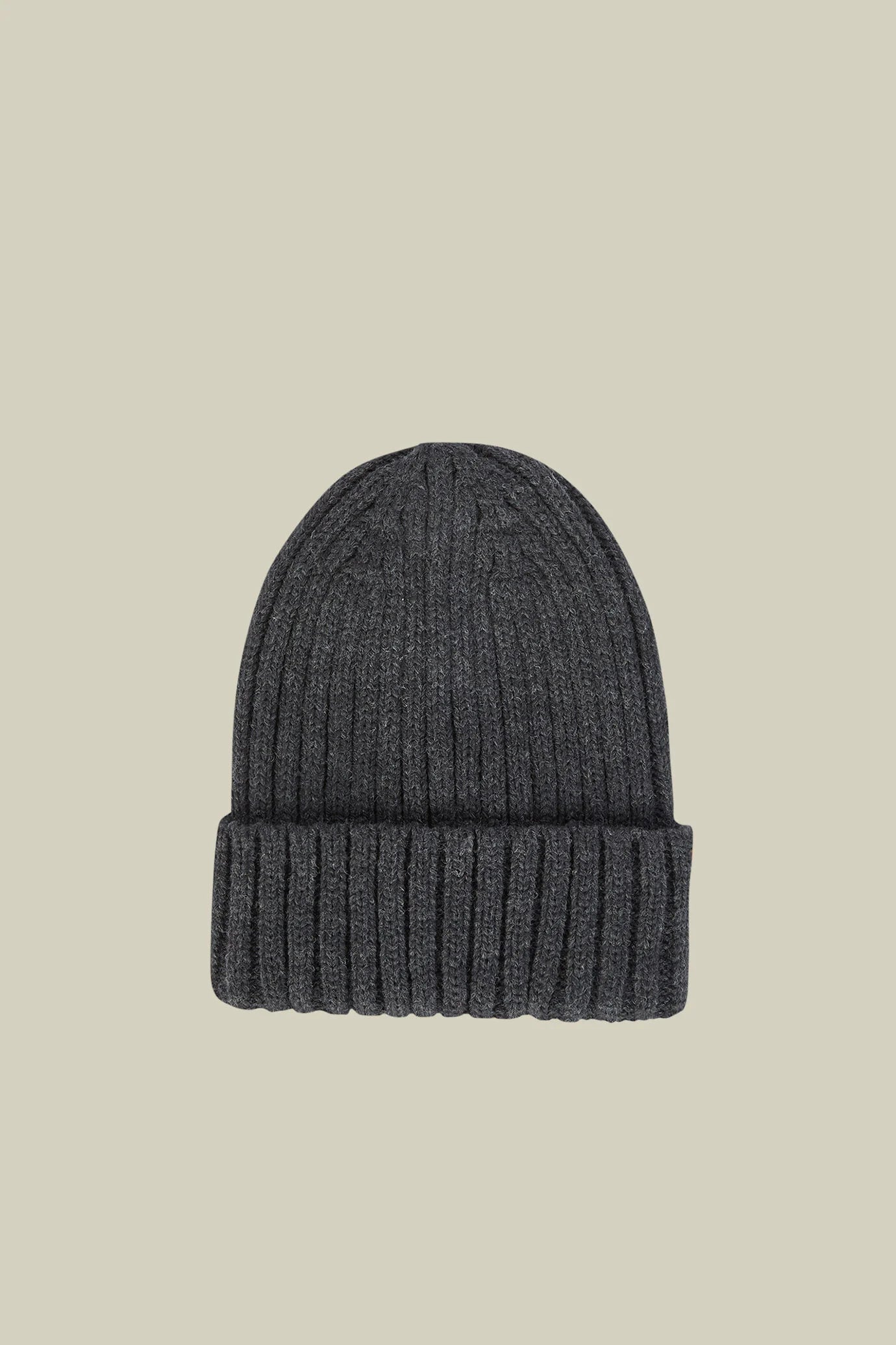 Men's ribbed knit hat in a wool blend