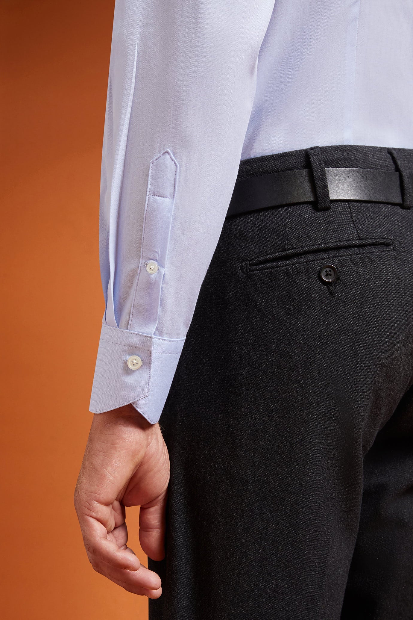 Men's regular fit classic shirt in 100% cotton herringbone fabric with a classic collar