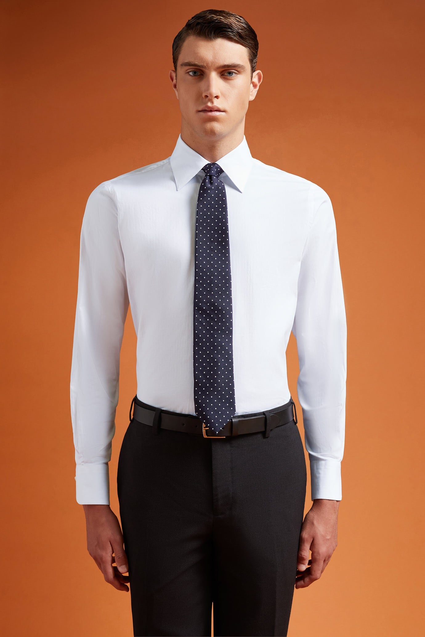 Men's regular fit classic shirt in 100% cotton herringbone fabric with a classic collar