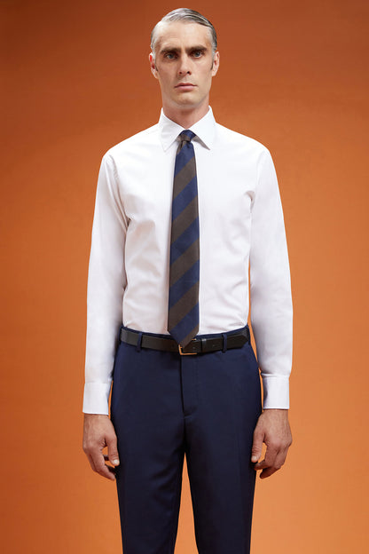 Men's regular fit classic shirt in 100% cotton plain pinpoint fabric with a classic collar