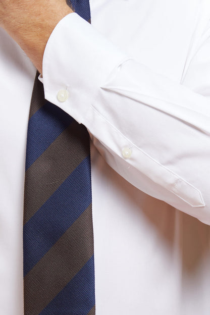 Men's regular fit classic shirt in 100% cotton plain pinpoint fabric with a classic collar