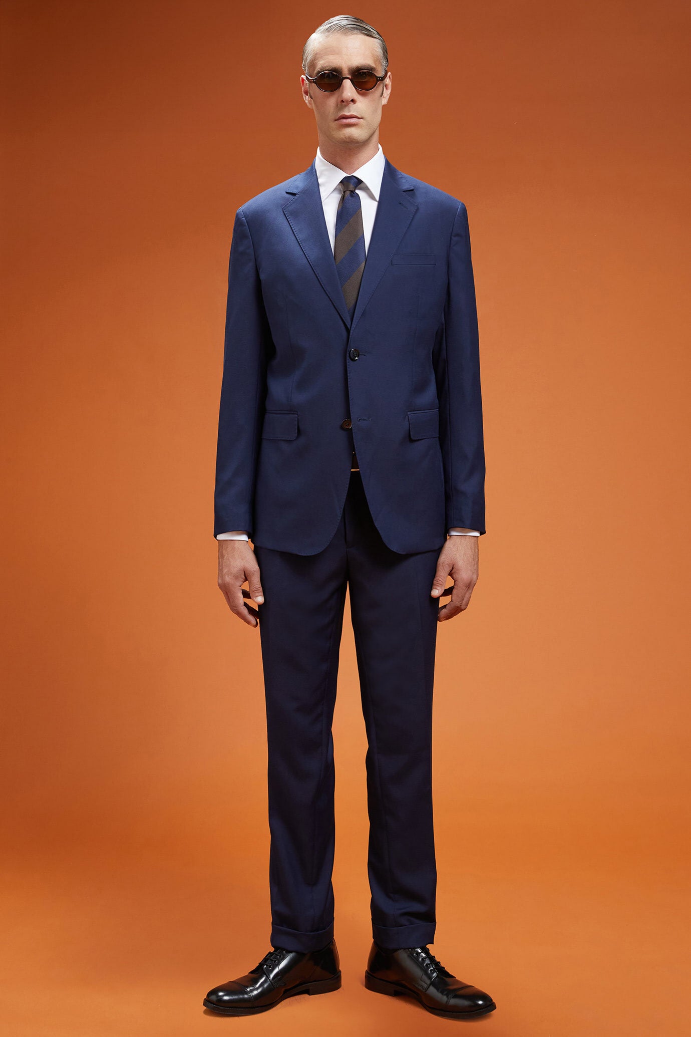 Men's regular fit classic shirt in 100% cotton plain pinpoint fabric with a classic collar