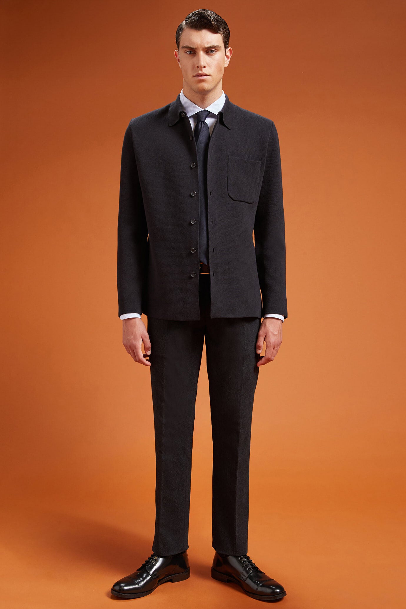 Men's regular fit classic shirt in 100% yarn-dyed micro houndstooth cotton with a classic collar in Blue by Doppelganger, Italian Classic;Basic;Timeless made from Composition: 97% Cotton 3% Elastane
Mood: Business, Party-Night
Type: Classic Collar, Yarn-dyed fabric, Pied De Poule Micro Fabric
Season: Fall Winter 24-25
Gender: Men
Material: Cotton
Style: Classic, Basic, Timeless
Fit: Regular