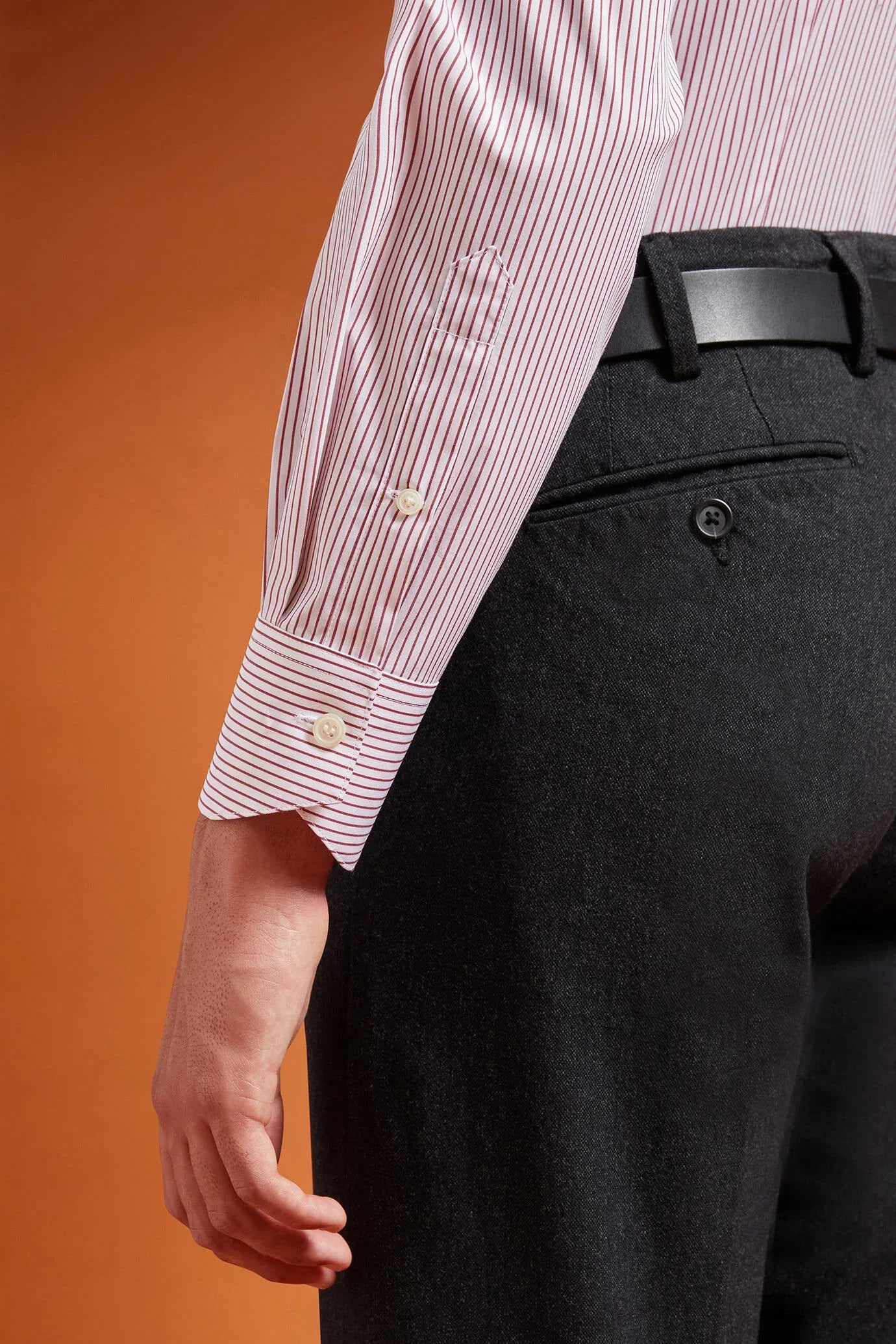 Men's regular fit classic shirt in yarn-dyed technical fabric with a classic collar
