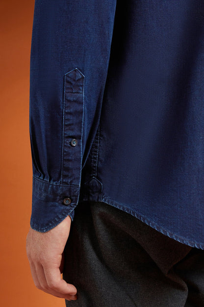 Men's comfort fit casual shirt with a classic collar in 100% cotton washed chambray fabric