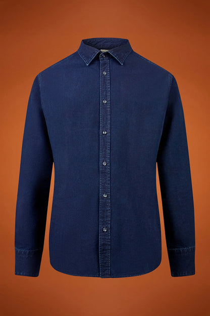 Men's comfort fit casual shirt with a classic collar in 100% cotton washed chambray fabric