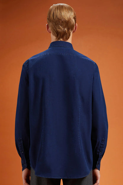 Men's comfort fit casual shirt with a classic collar in 100% cotton washed chambray fabric