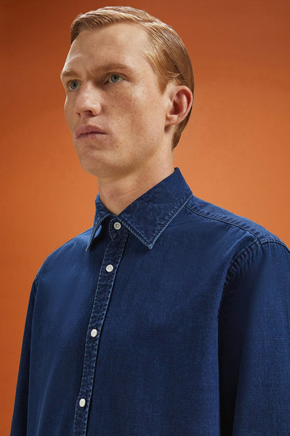 Men's comfort fit casual shirt with a classic collar in 100% cotton washed chambray fabric