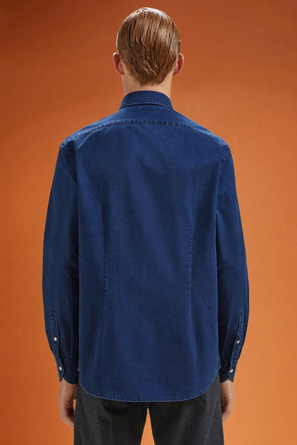 Men's comfort fit casual shirt with a classic collar in 100% cotton washed chambray fabric