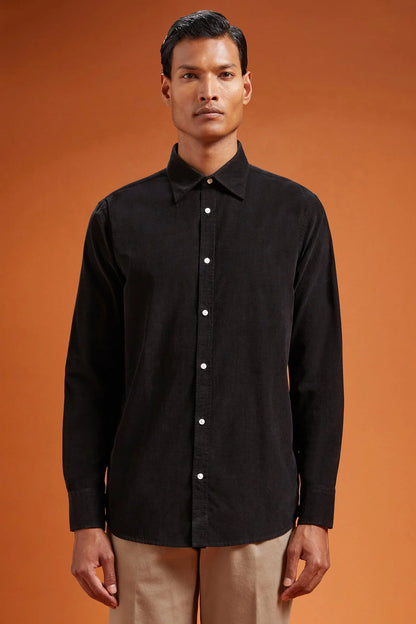 Men's comfort fit casual shirt with a classic collar in plain 100% cotton 21-wale corduroy