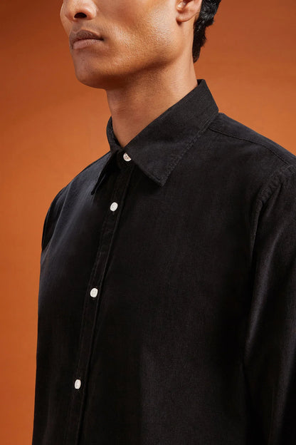 Men's comfort fit casual shirt with a classic collar in plain 100% cotton 21-wale corduroy