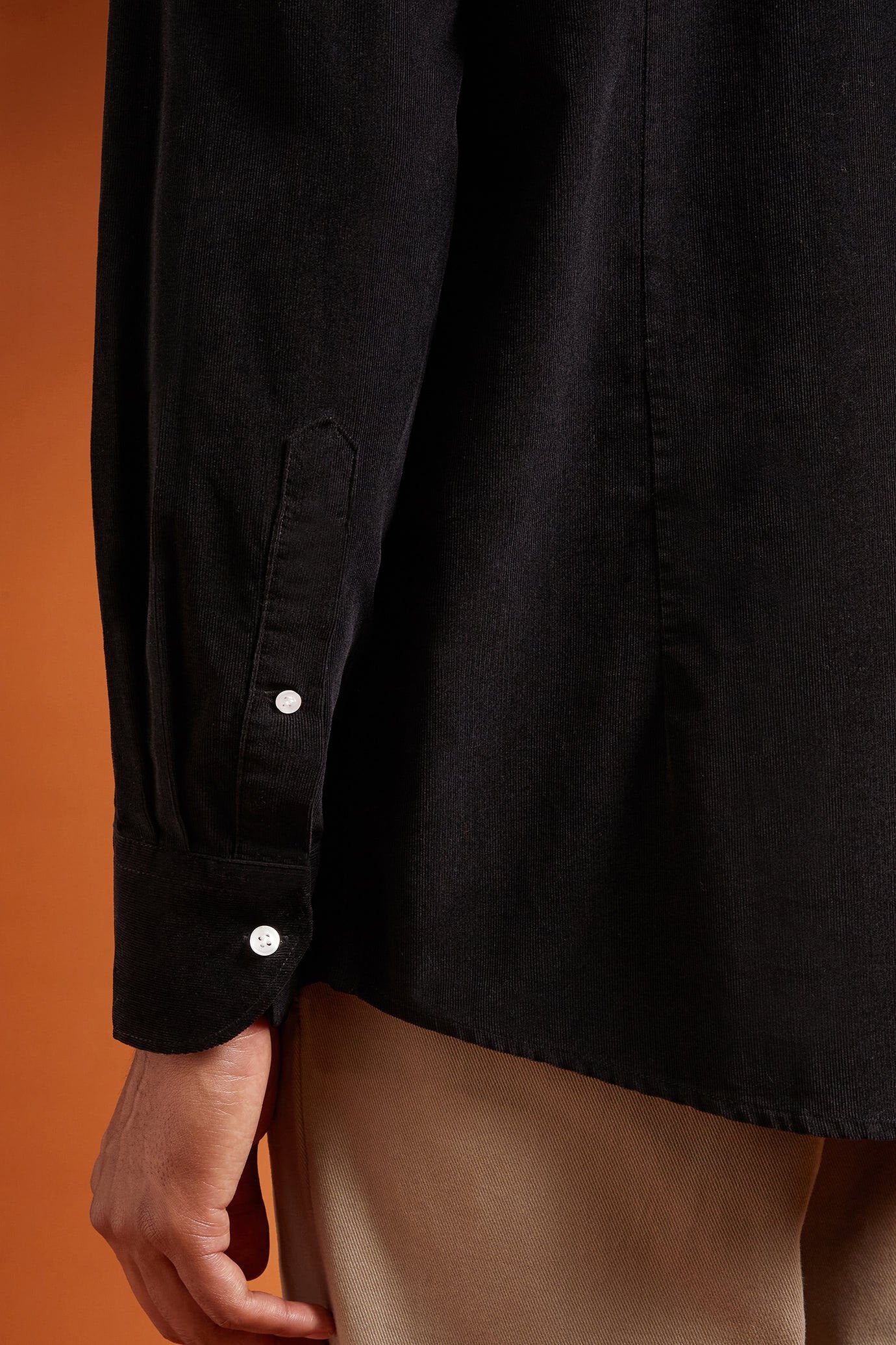 Men's comfort fit casual shirt with a classic collar in plain 100% cotton 21-wale corduroy