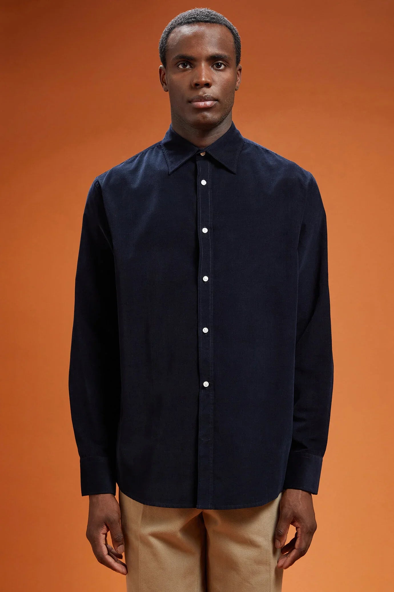 Men's comfort fit casual shirt with a classic collar in plain 100% cotton 21-wale corduroy