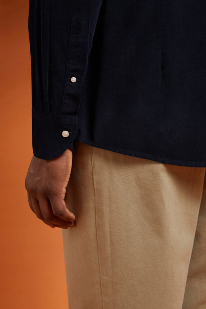 Men's comfort fit casual shirt with a classic collar in plain 100% cotton 21-wale corduroy
