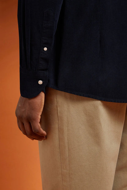 Men's comfort fit casual shirt with a classic collar in plain 100% cotton 21-wale corduroy
