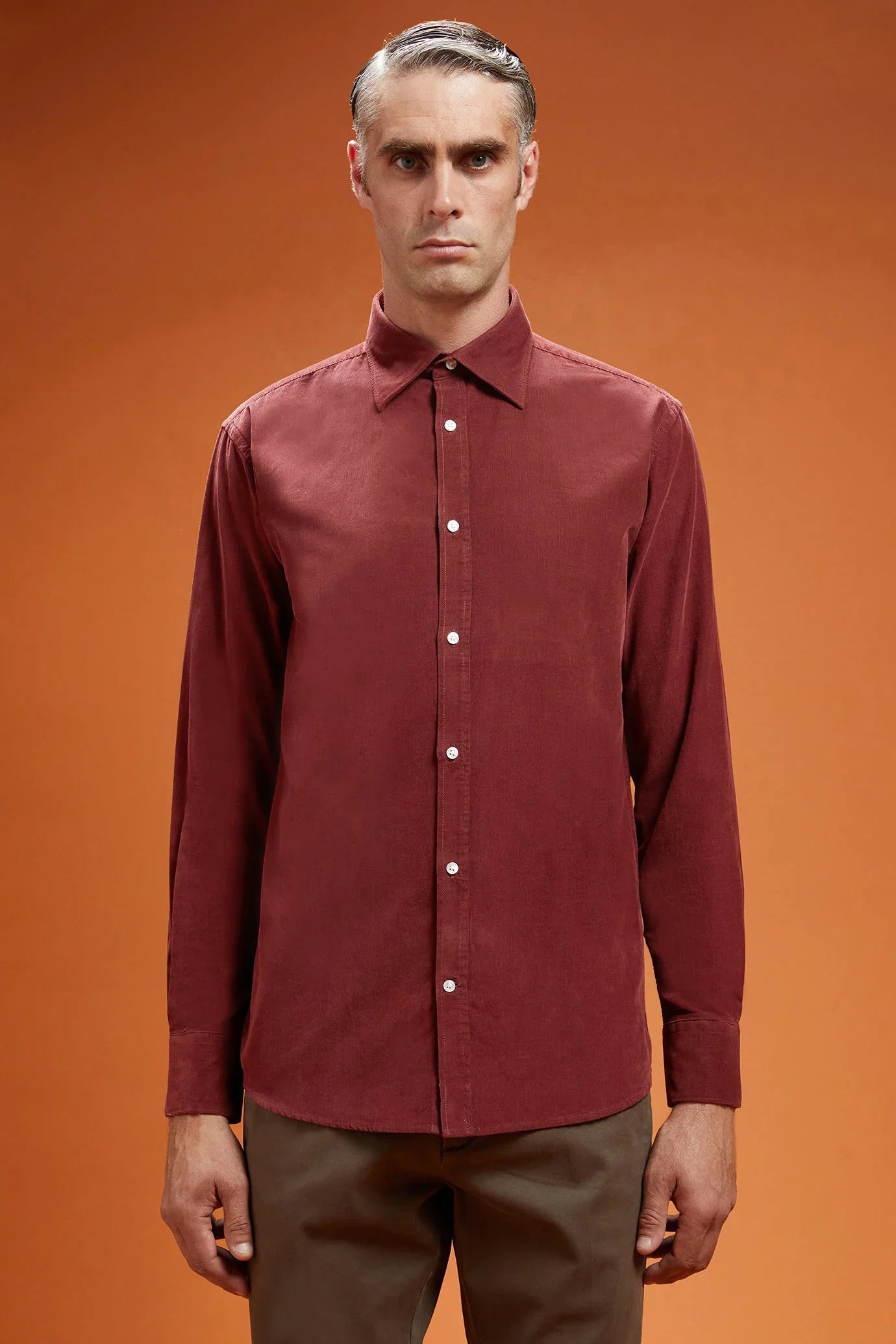 Men's comfort fit casual shirt with a classic collar in plain 100% cotton 21-wale corduroy