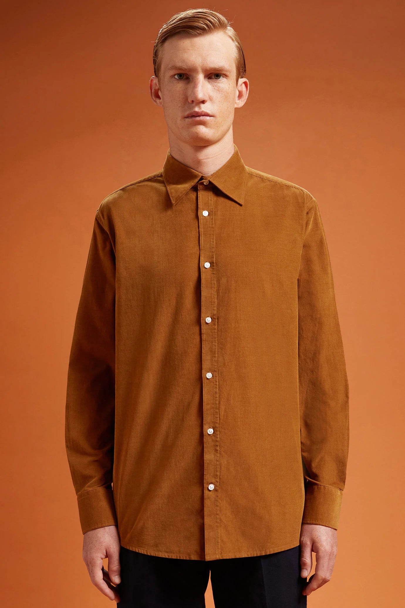Men's comfort fit casual shirt with a classic collar in plain 100% cotton 21-wale corduroy