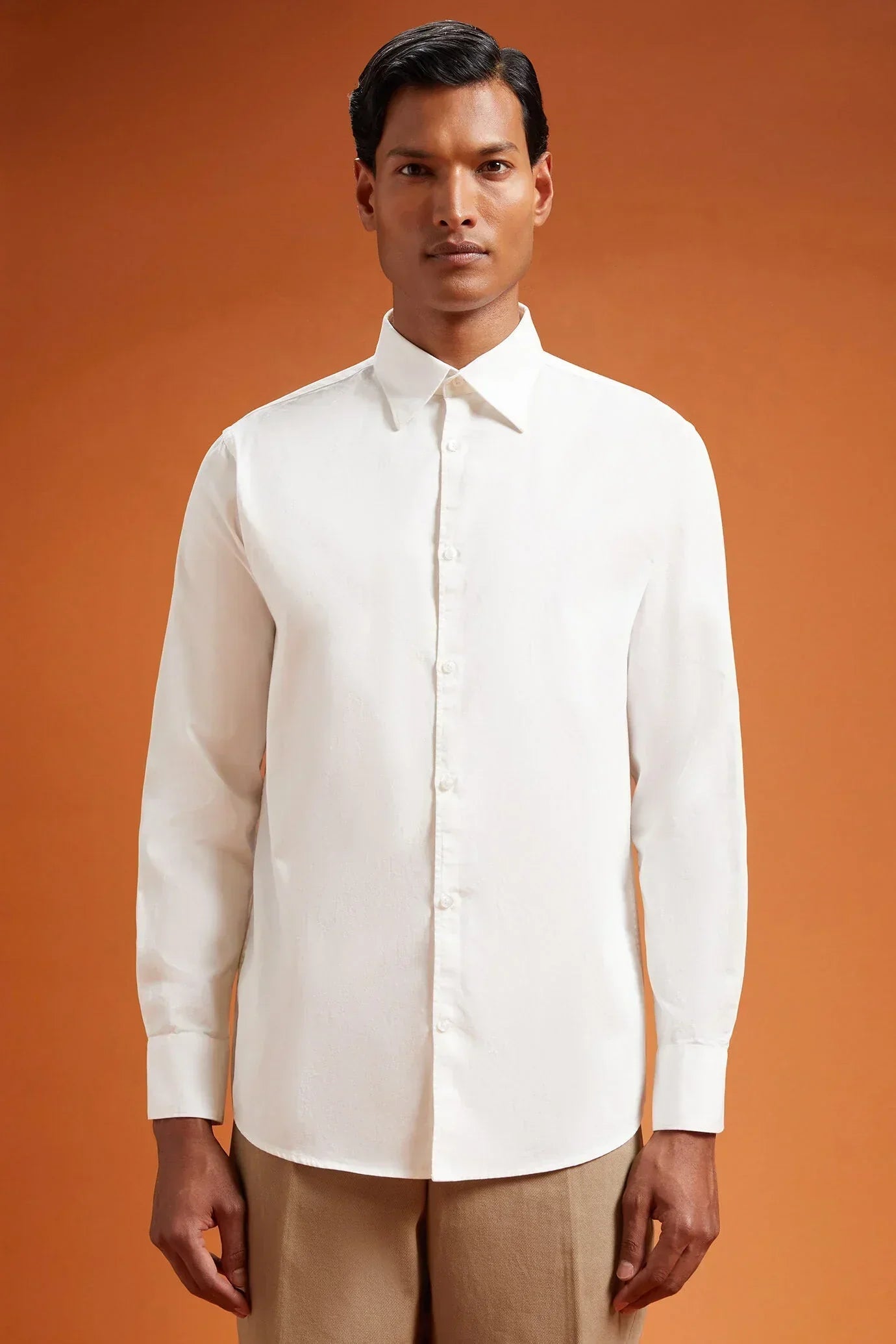 Men's comfort fit casual shirt with a classic collar in plain 100% cotton washed gabardine
