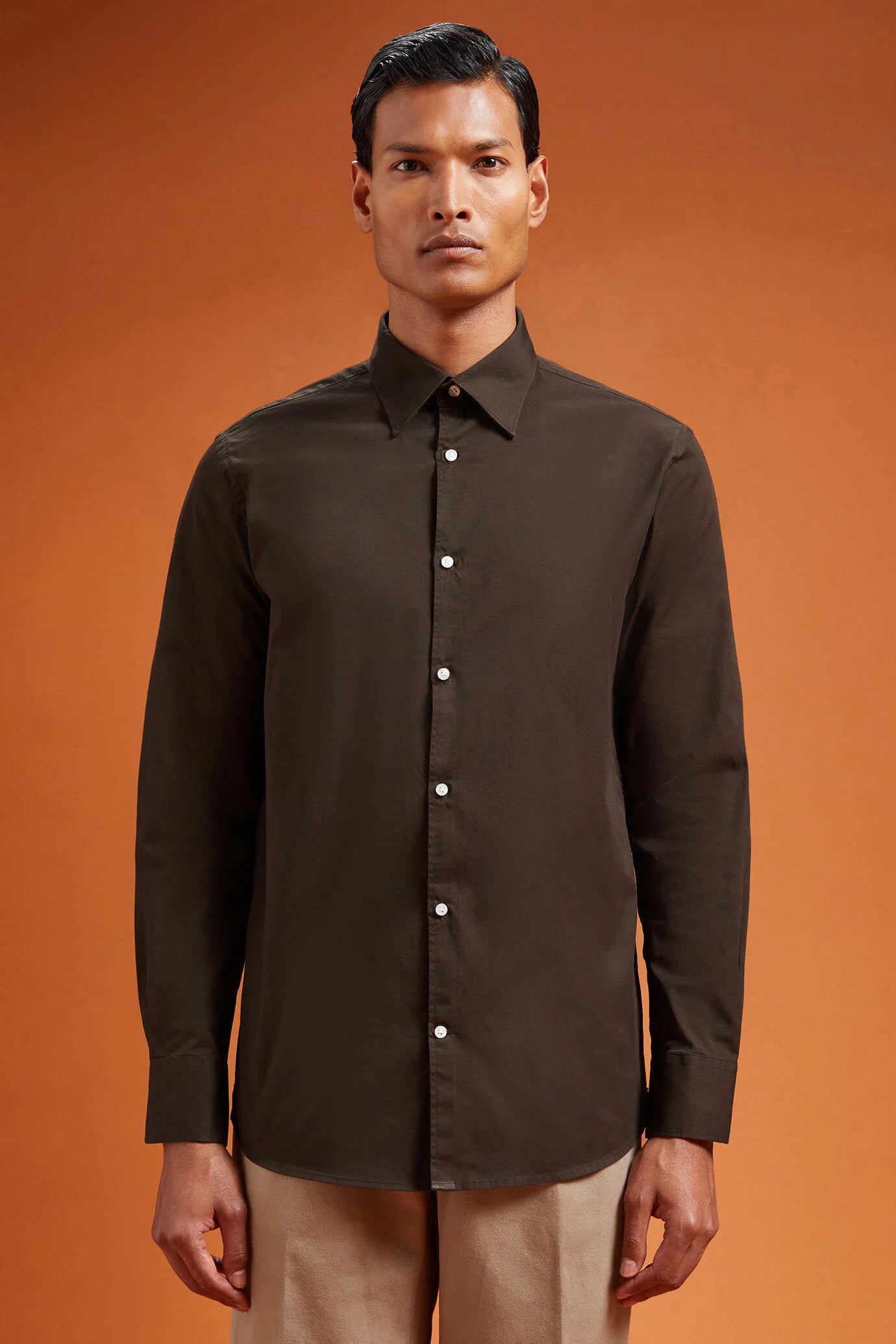 Men's comfort fit casual shirt with a classic collar in plain 100% cotton washed gabardine