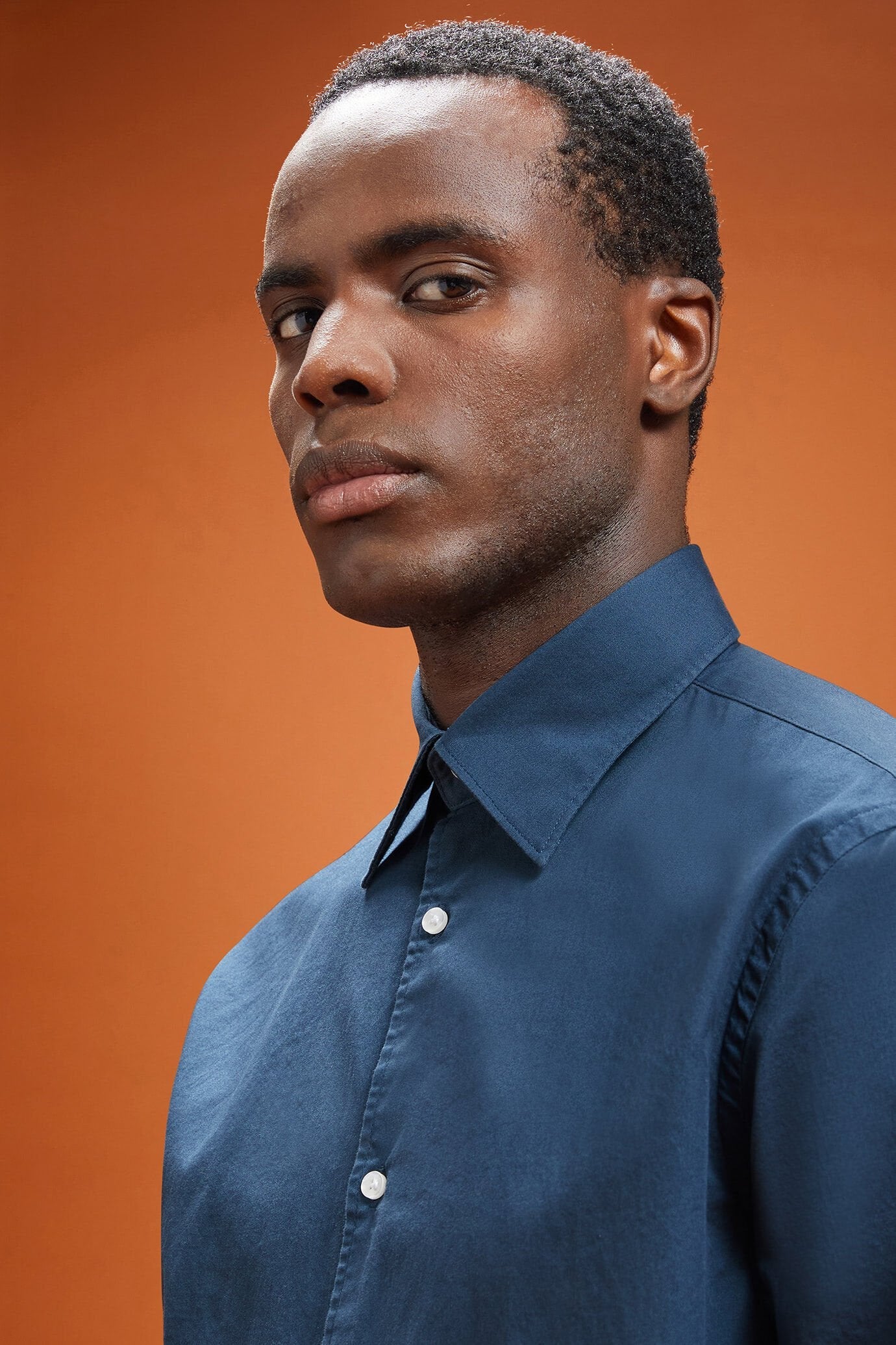 Men's comfort fit casual shirt with a classic collar in plain 100% cotton washed gabardine