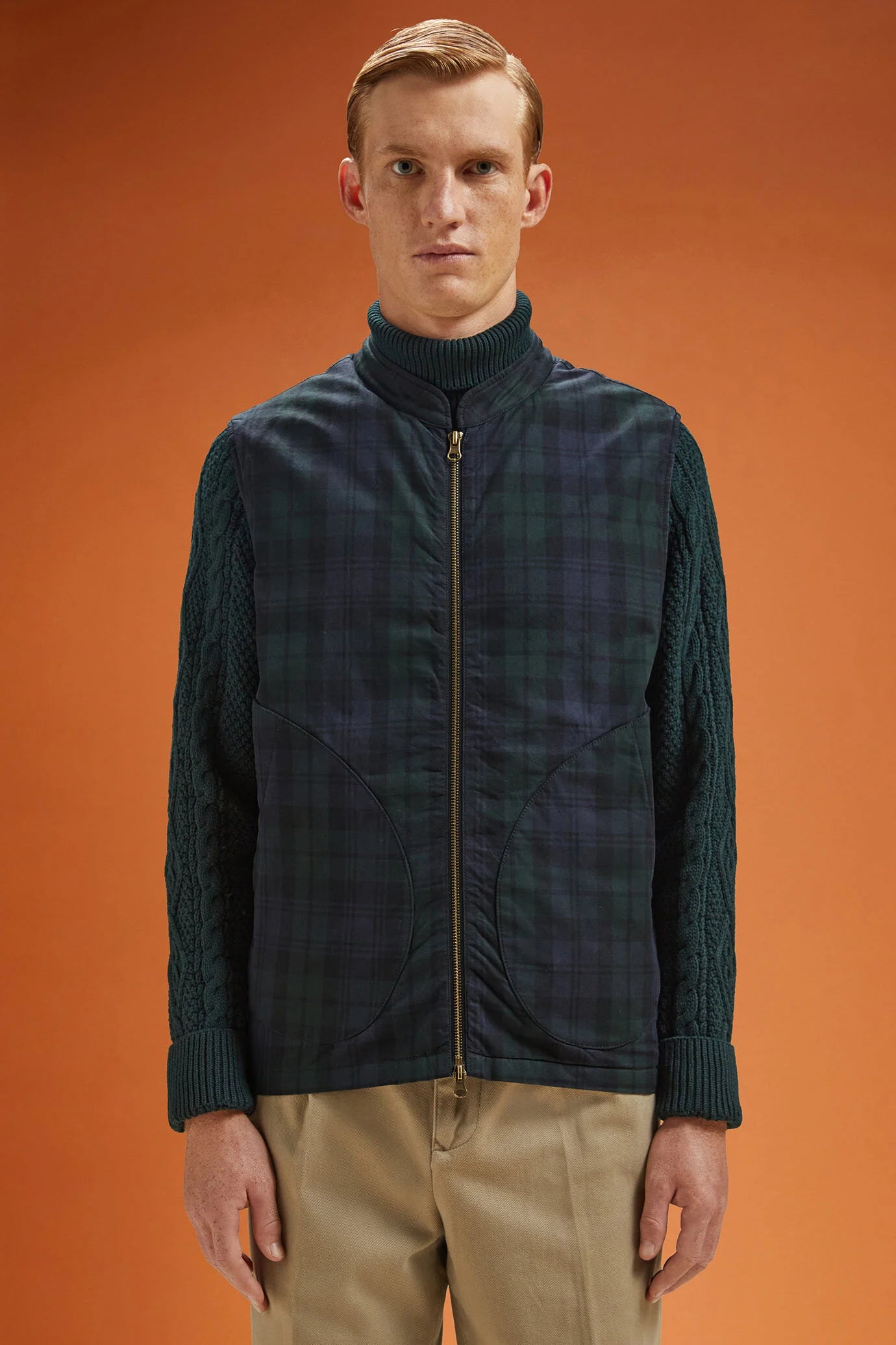 Men's lightly padded regular fit gilet in 100% waxed cotton with a blackwatch design