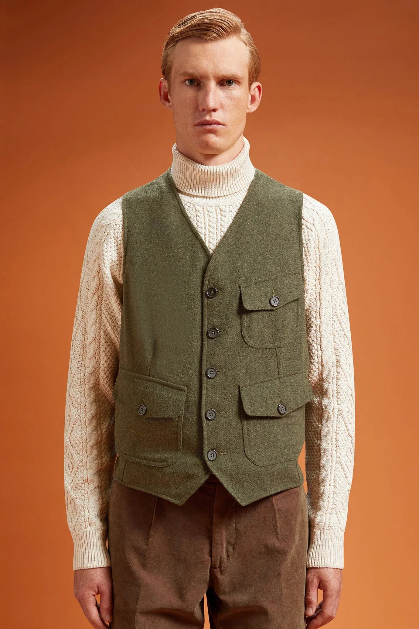 Men's regular fit single-breasted waistcoat with a V-neckline in a wool blend