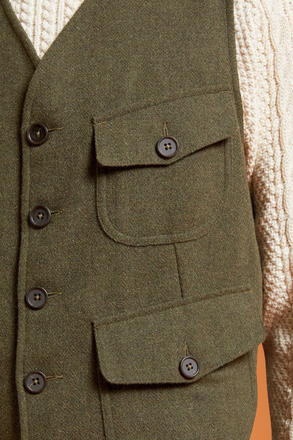 Men's regular fit single-breasted waistcoat with a V-neckline in a wool blend