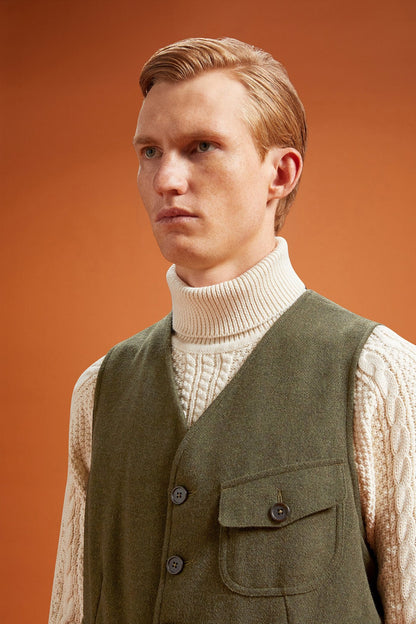 Men's regular fit single-breasted waistcoat with a V-neckline in a wool blend