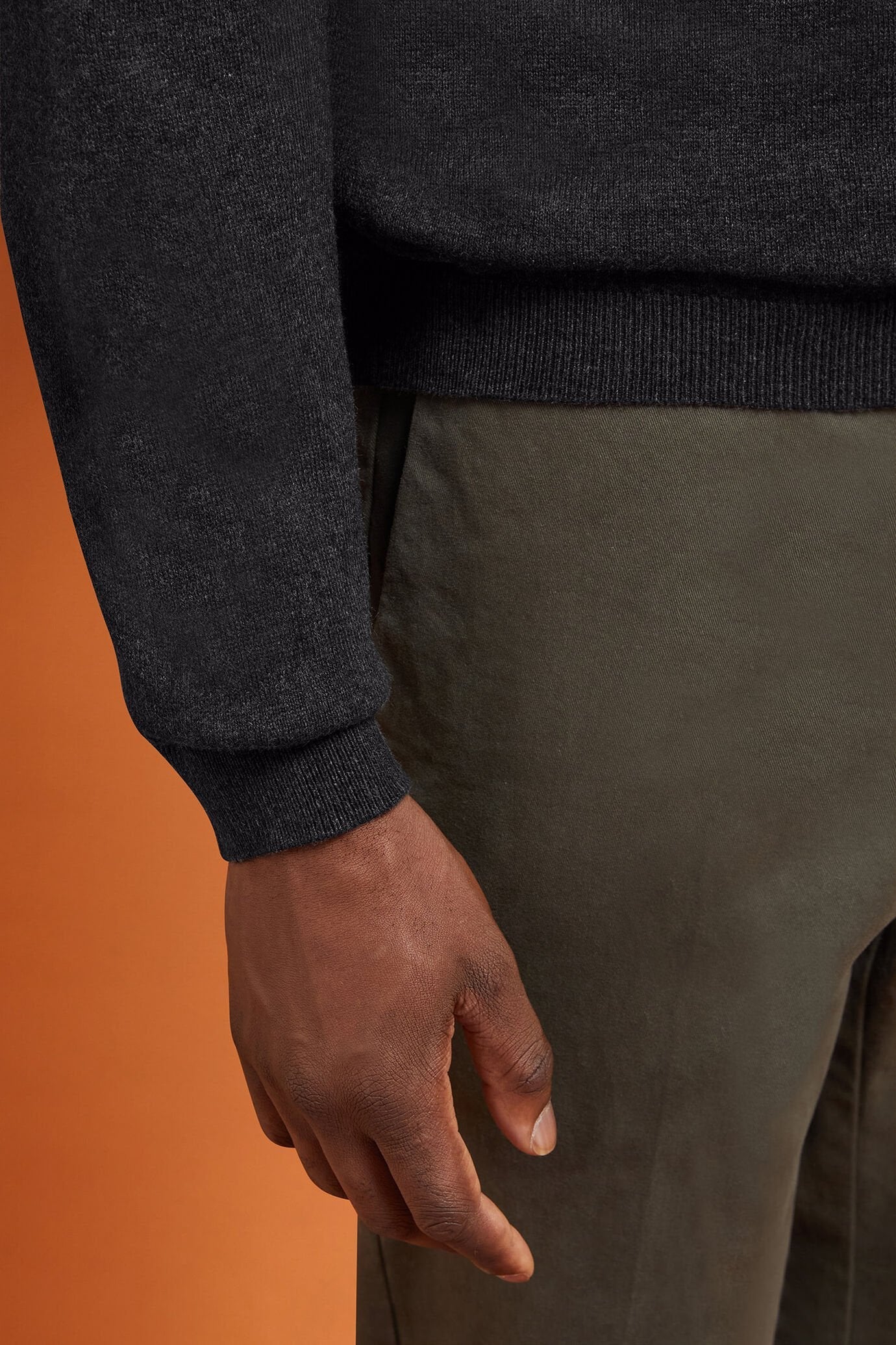 Men's regular fit V-neck jumper in wool and cotton