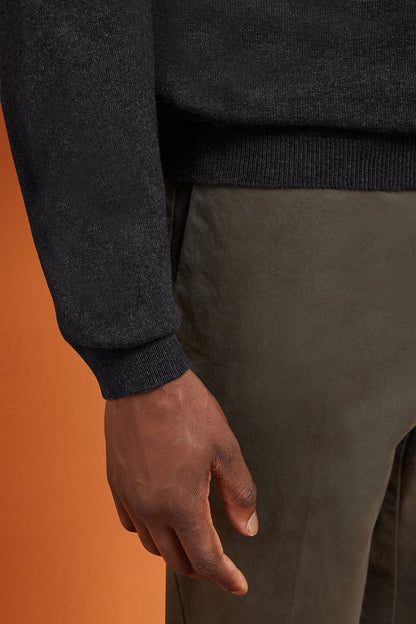 Men's regular fit V-neck jumper in wool and cotton