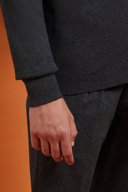 Men's regular fit V-neck cardigan in wool and cotton