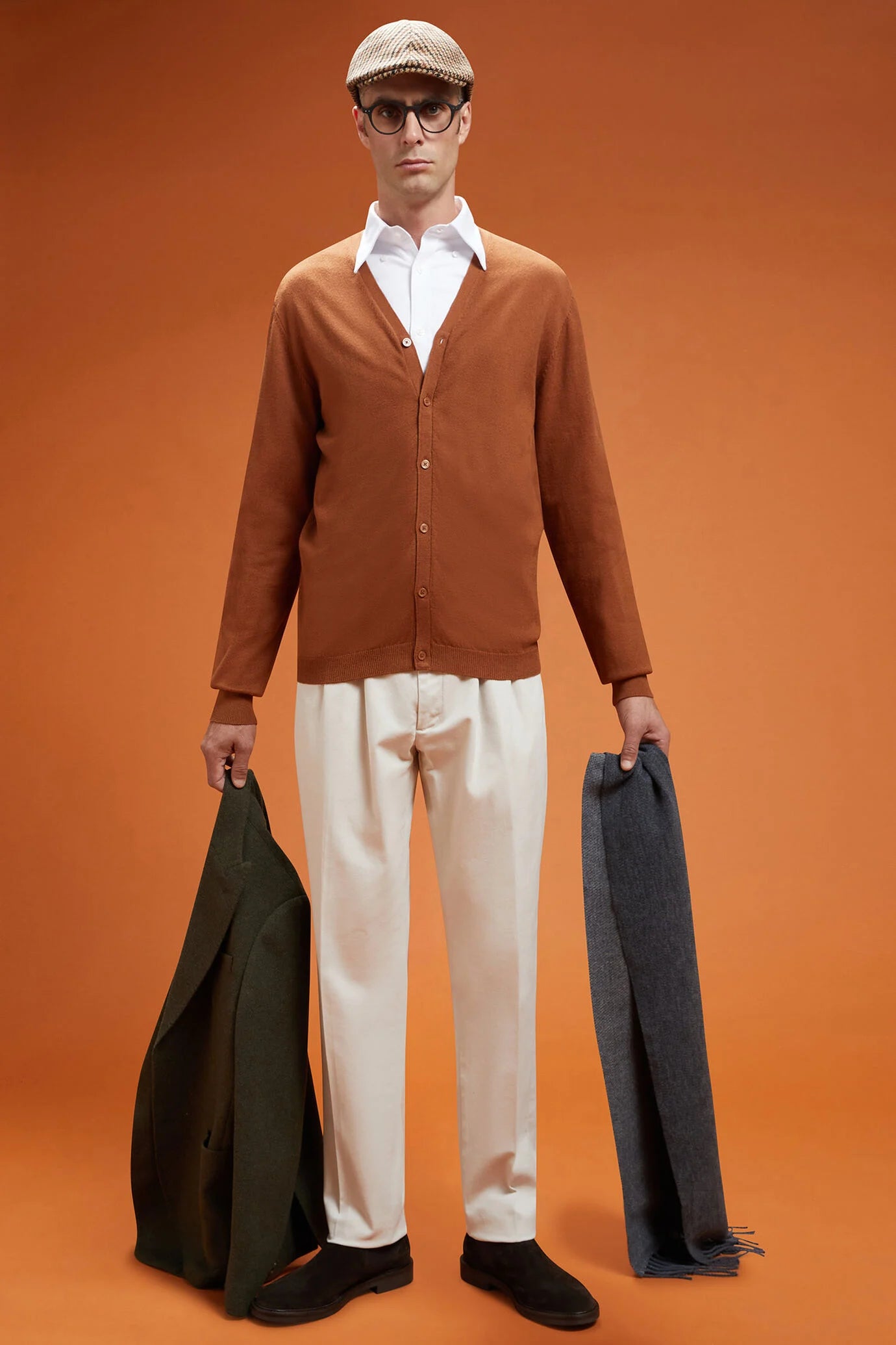 Men's regular fit V-neck cardigan in wool and cotton