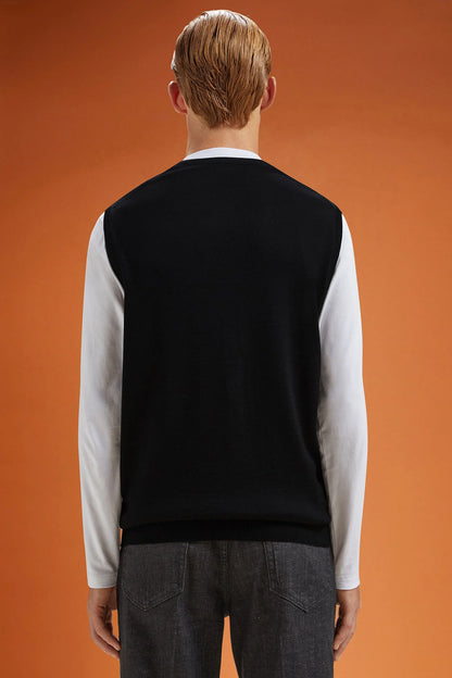 Men's regular fit V-neck tank top in 100% extra fine merino wool