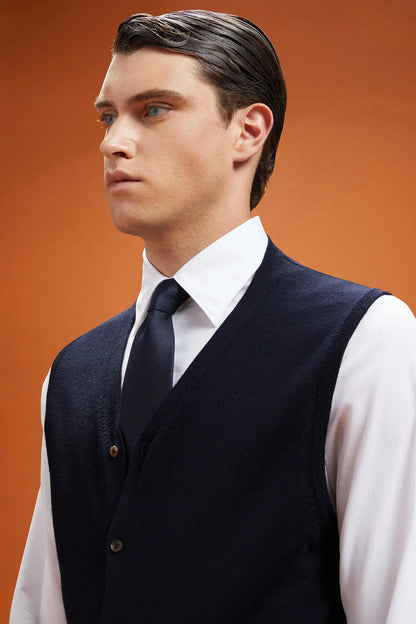 Men's regular fit V-neck tank top in 100% extra fine merino wool