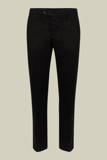 Men's classic twill chinos in a perfect fit