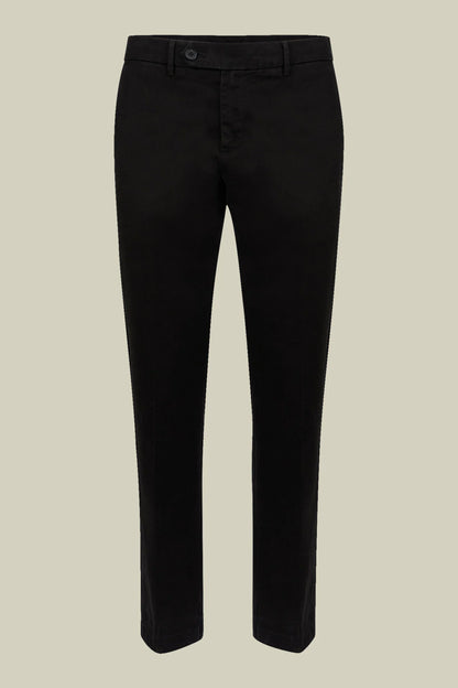 Men's classic twill chinos in a perfect fit