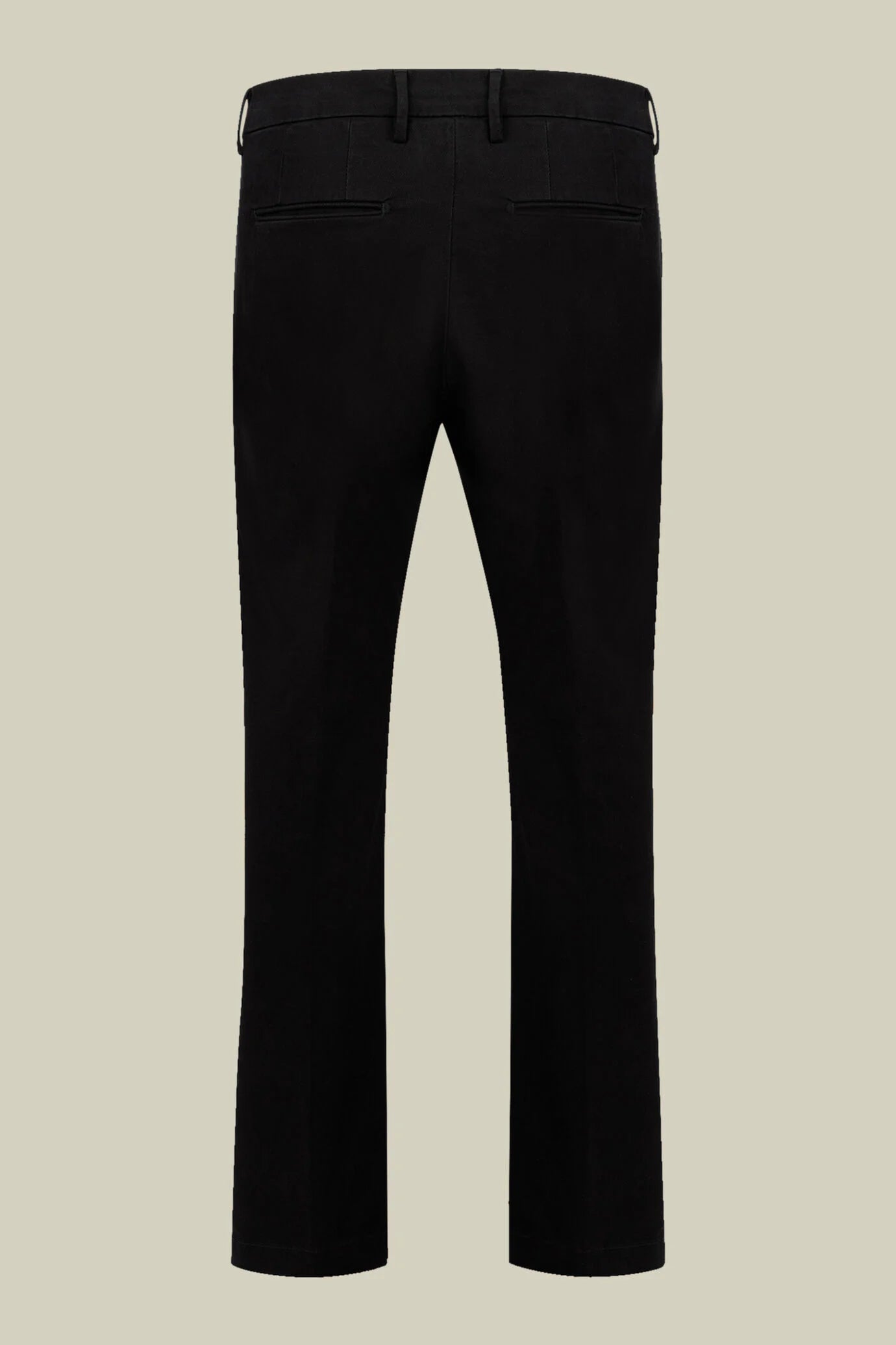 Men's classic twill chinos in a perfect fit