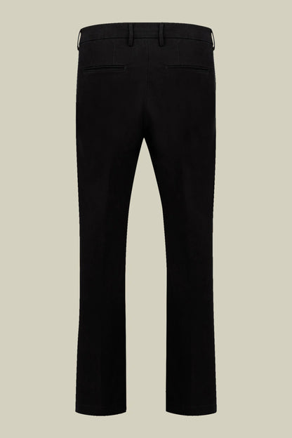 Men's classic twill chinos in a perfect fit
