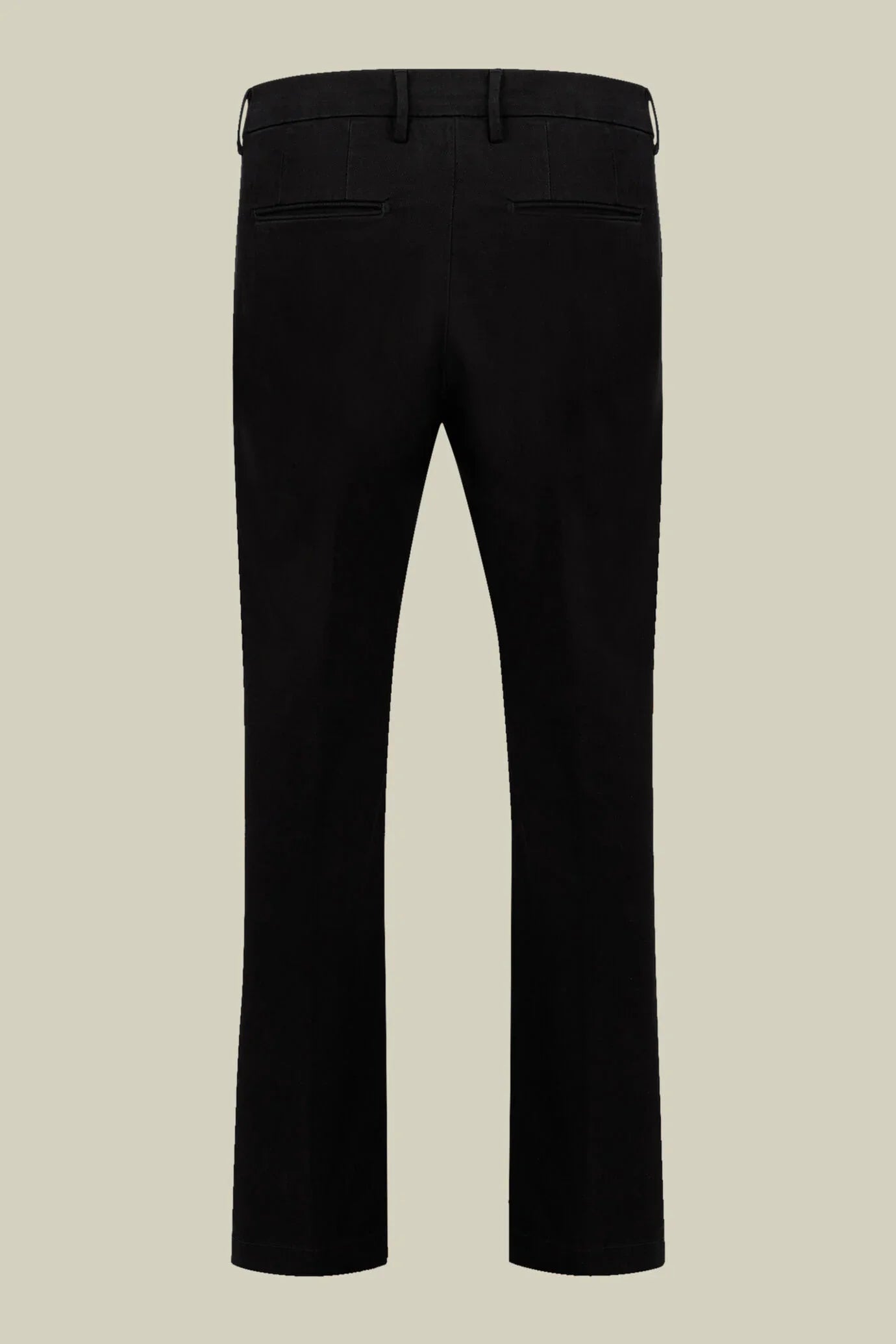 Men's classic twill chinos in a perfect fit