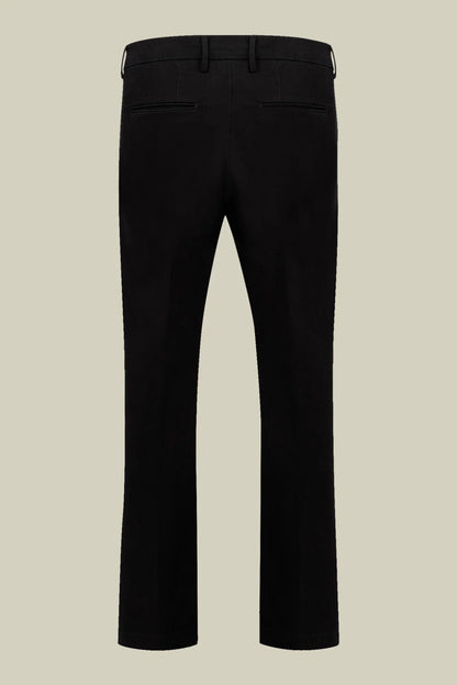 Men's classic twill chinos in a perfect fit