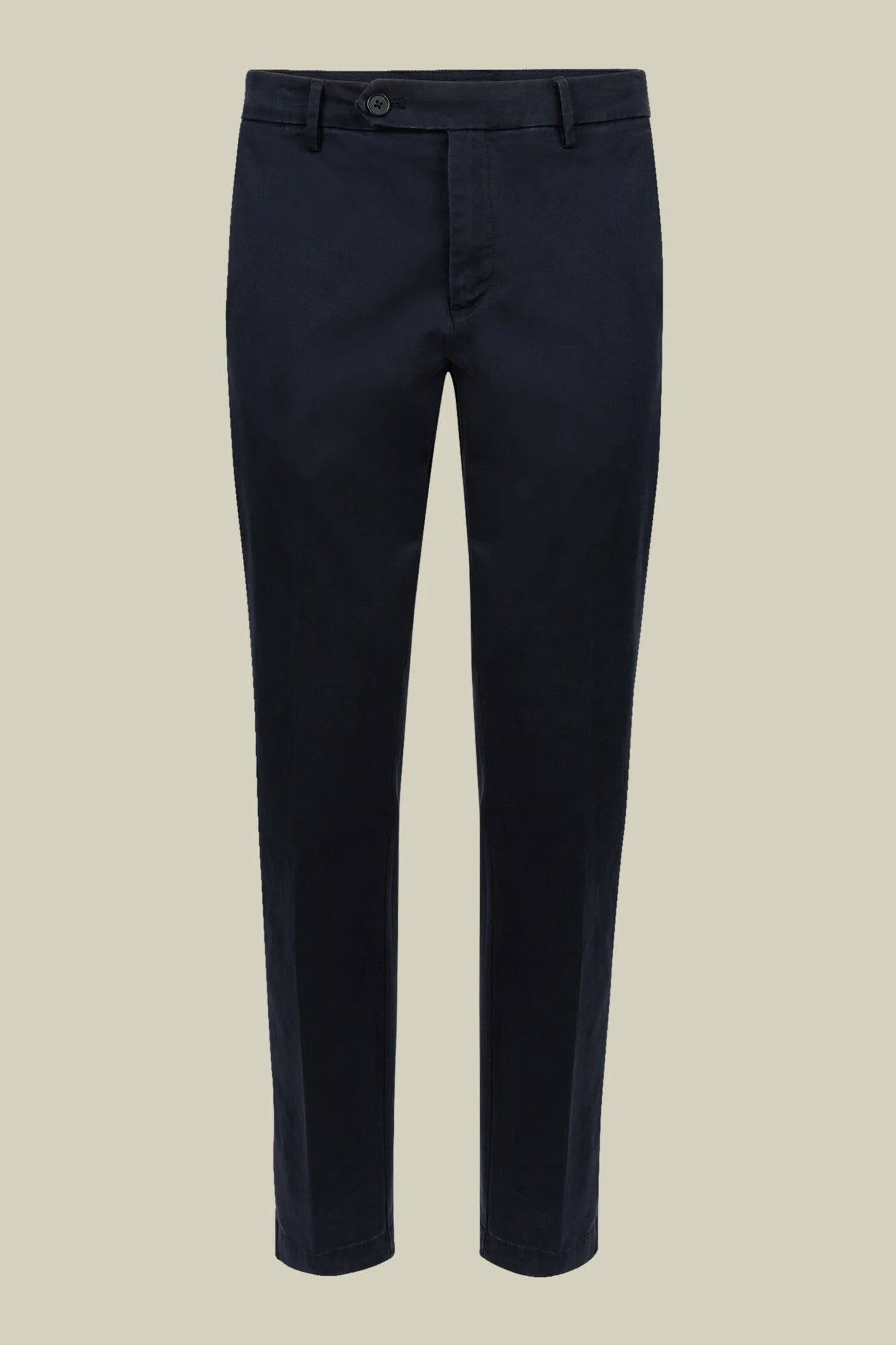 Men's classic twill chinos in a perfect fit