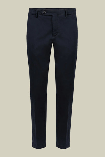 Men's classic twill chinos in a perfect fit