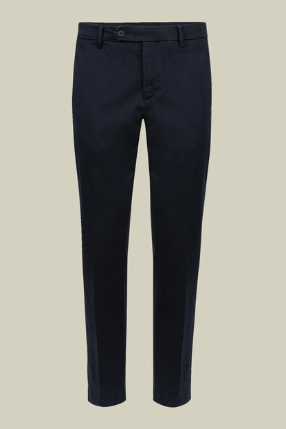 Men's classic twill chinos in a perfect fit