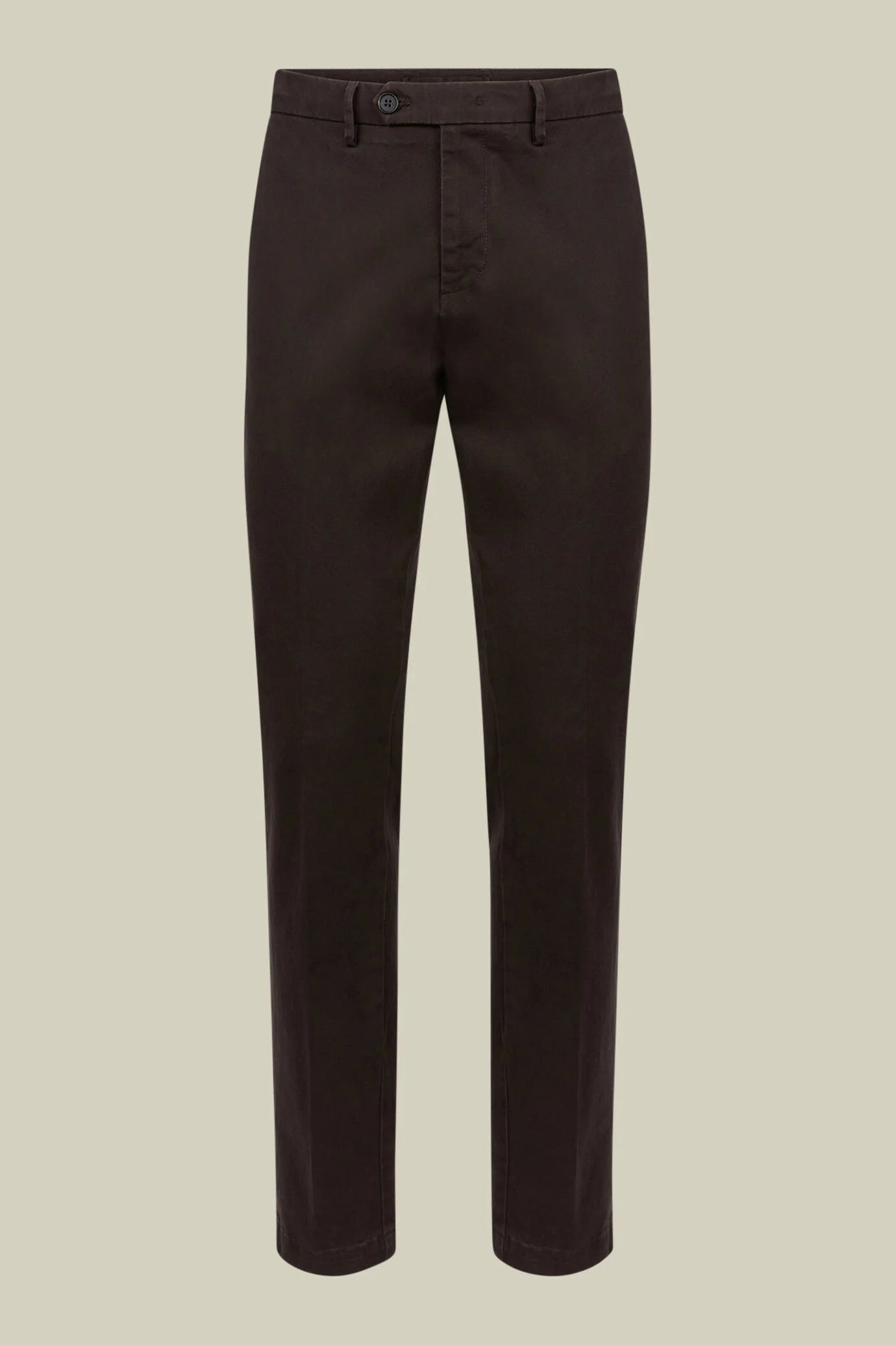 Men's classic twill chinos in a perfect fit