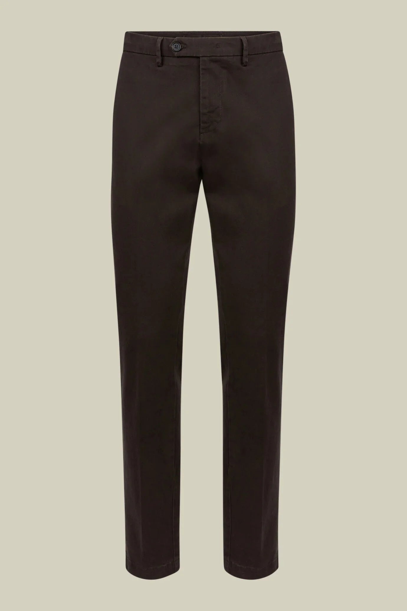Men's classic twill chinos in a perfect fit